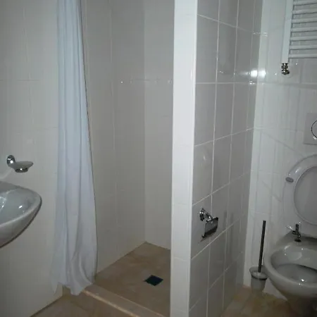 Student 3* Bucureşti
